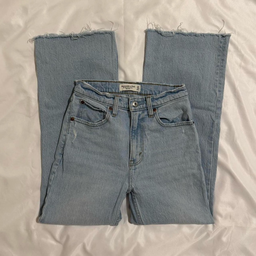 Abercrombie & Fitch High Rise 90s Relaxed Jean in color Light Destroy 24 X-Short